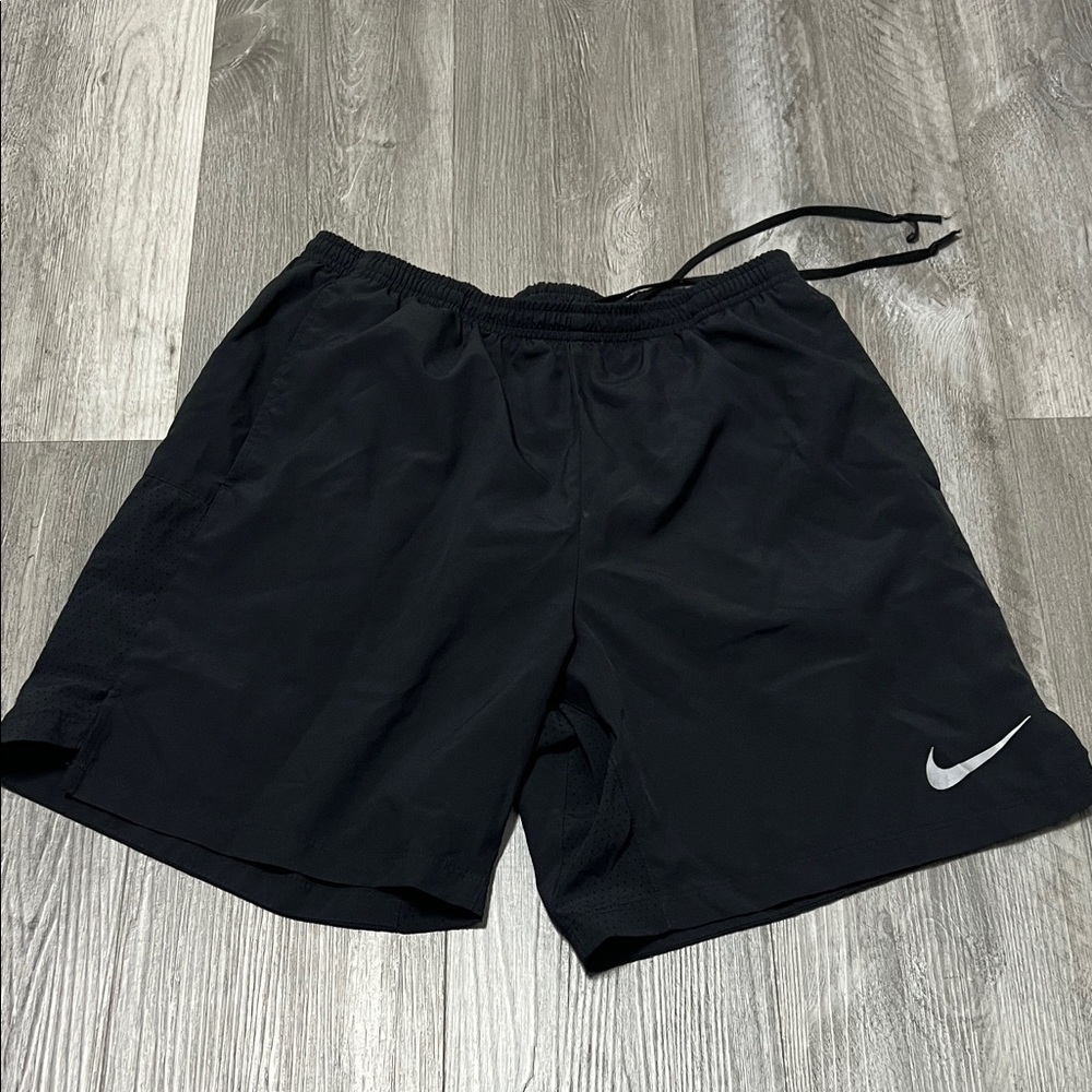 Nike Men's Black Athletic Shorts with pockets / size L